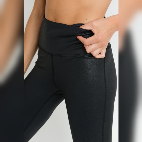 Highwaist Foil Scale Print Full Leggings - Picture 2 of 7